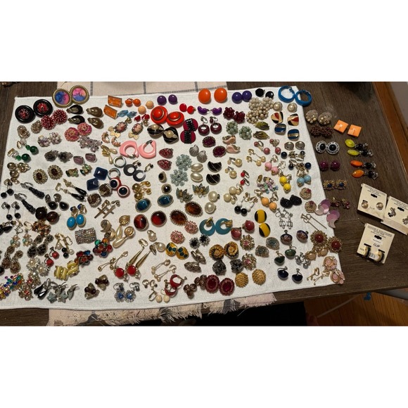 The Unbranded Brand Jewelry - HUGE Lot Vintage Clip On Screw back Rhinestone Crystal Pearl Earrings 150 Pairs